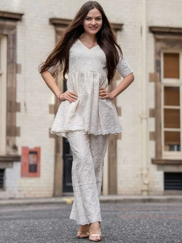 /storage/photos/1/Products/Kurti/white suit (4).jpeg